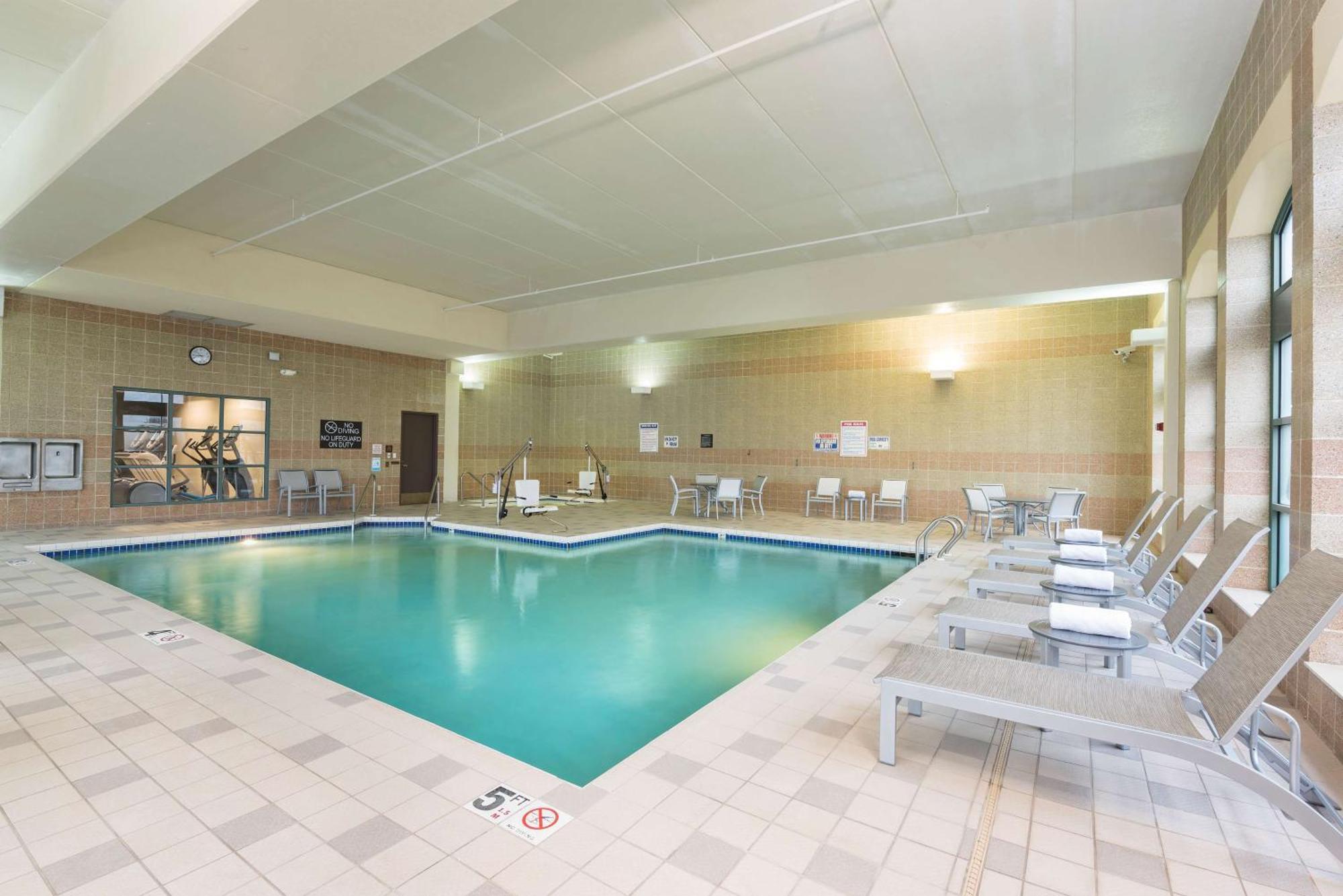 Отель Doubletree By Hilton Pleasant Prairie Kenosha, Wi Экстерьер фото